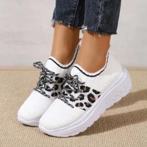 Fitsupfashion Women Fashion Round Toe Platform Round Toe Flat Front Lace Up Sneakers