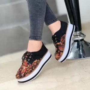 Fitsupfashion Women Fashion Pattern Canvas Flat Lace-Up Sneakers